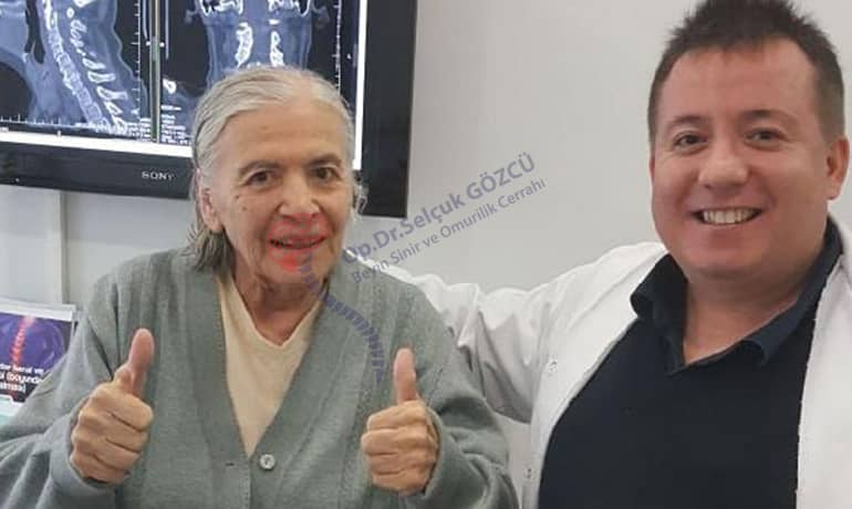 80 Yaşında Boynu Kırılan Hasta Ameliyattan Sonra Yürüyerek Çıktı